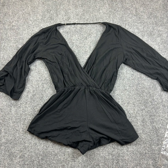 NAKED PRINCESS Women’s Black 3/4 Sleeve V-Neck Romper Shorts size: Small - Picture 2 of 12